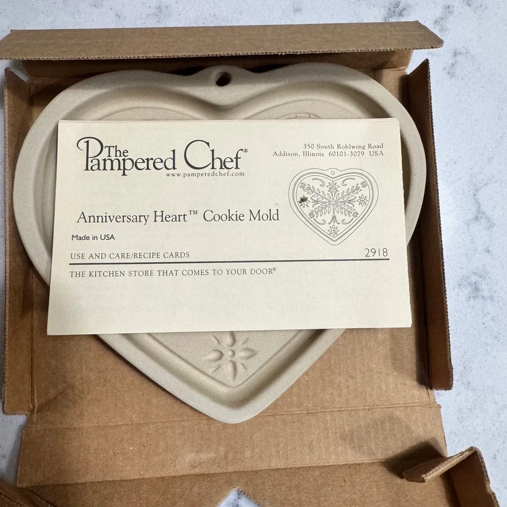 Pampered Chef Anniversary Heart Cookie Mold Stoneware Embossed Design NEW 2000‎